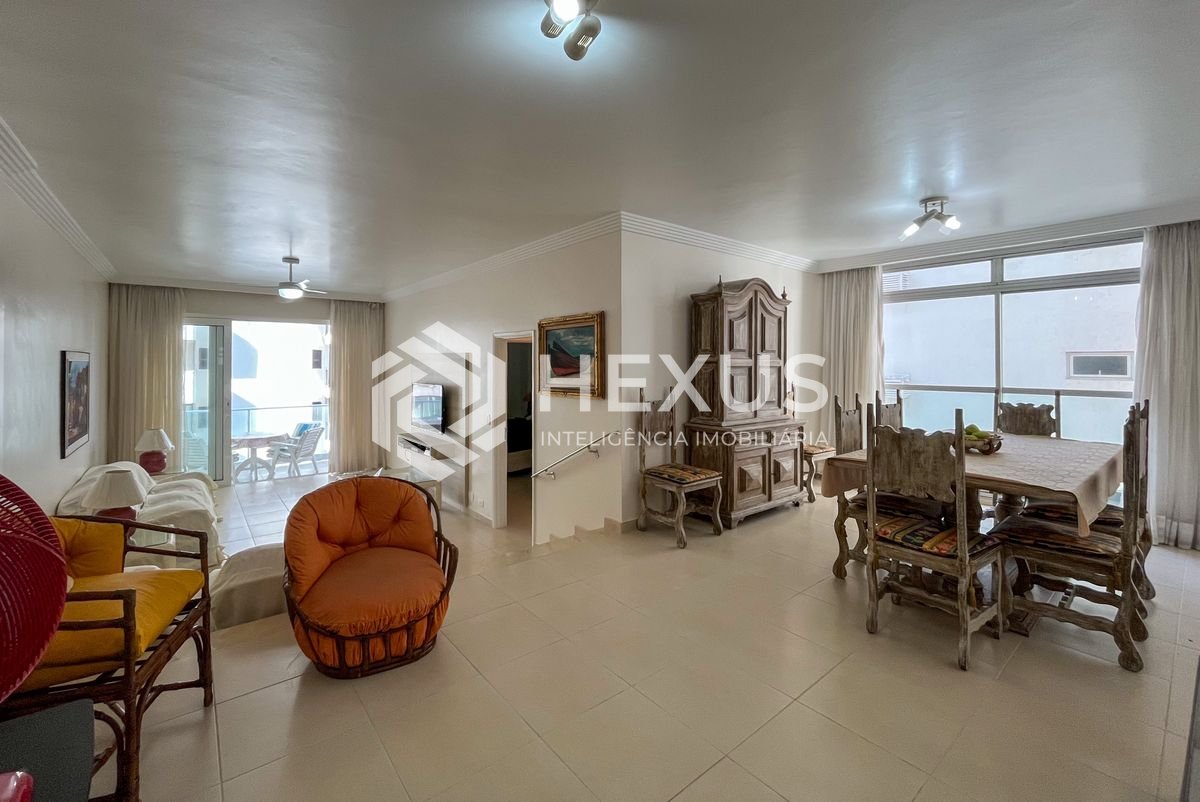 Foto 2 de Apartamento com varanda vista mar na beira mar da praia nas Pitangueiras, Guarujá