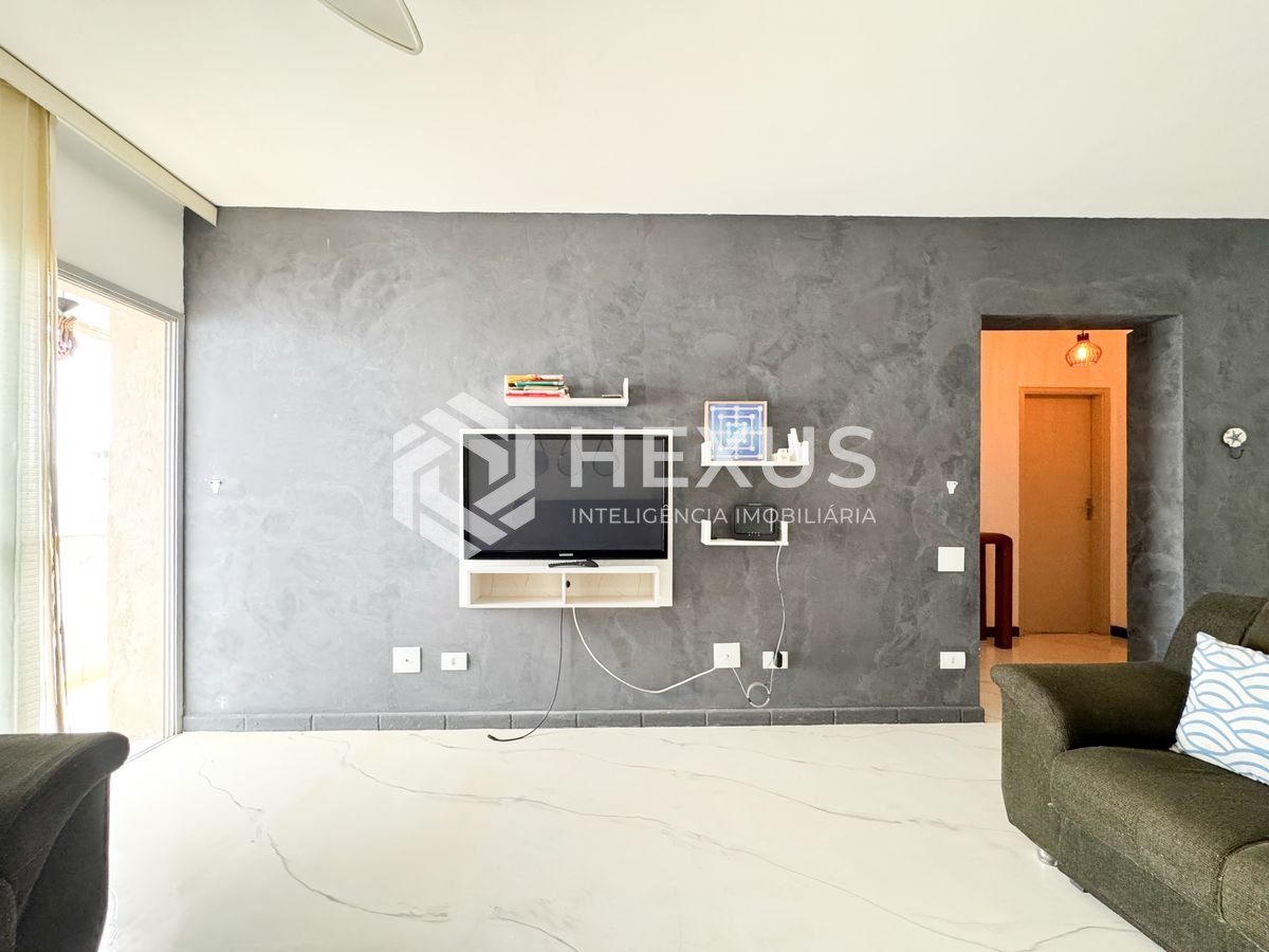 Foto 2 de Apartamento reformado com varanda vista mar e lazer nas Pitangueiras, Guarujá