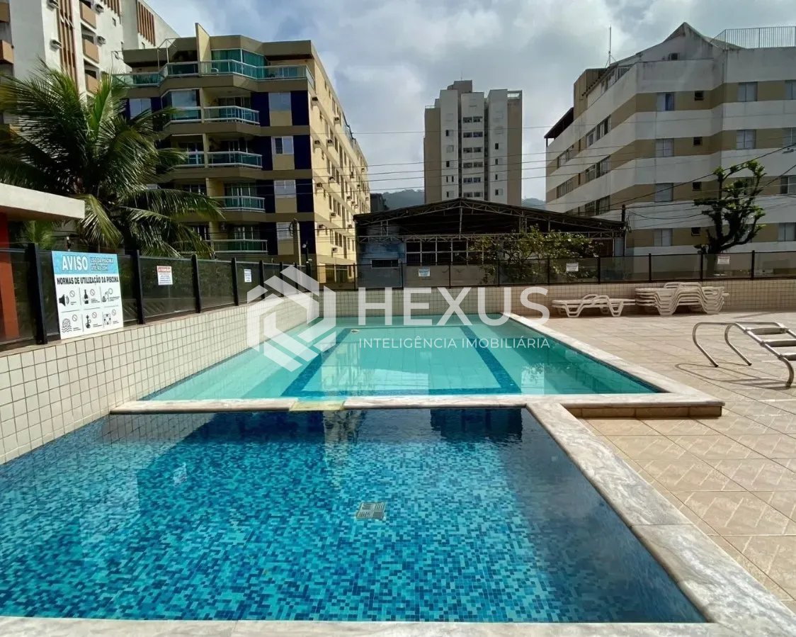 Foto 3 de Apartamento reformado com varanda e lazer a 400m da praia na Enseada, Guarujá