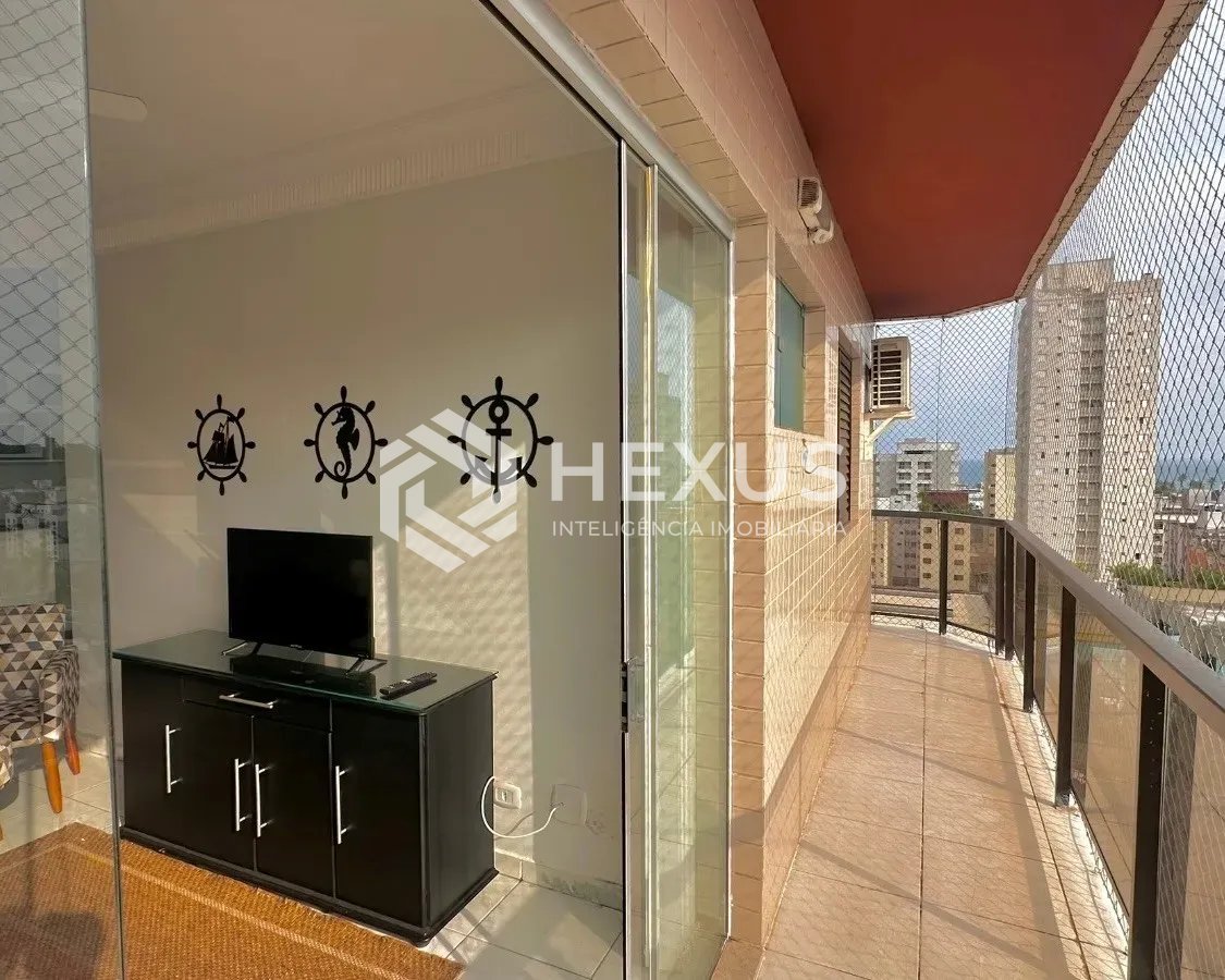 Foto 4 de Apartamento reformado com varanda e lazer a 400m da praia na Enseada, Guarujá
