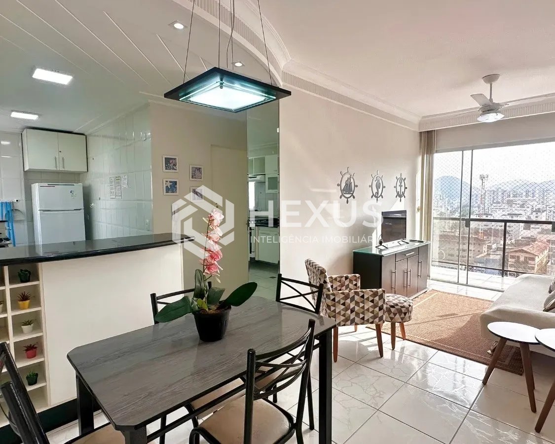 Foto 5 de Apartamento reformado com varanda e lazer a 400m da praia na Enseada, Guarujá