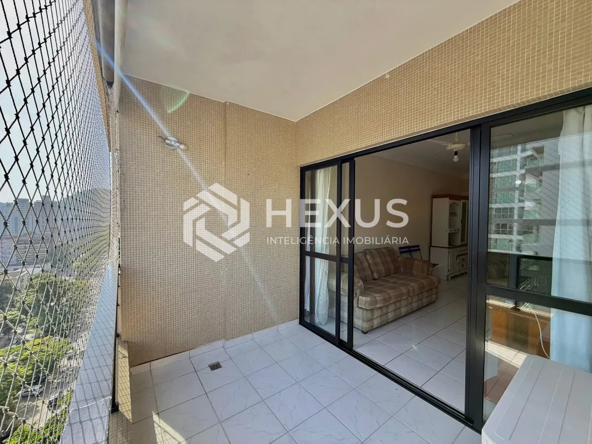 Foto 2 de Apartamento com varanda e lazer a 100m da praia nas Pitangueiras, Guarujá