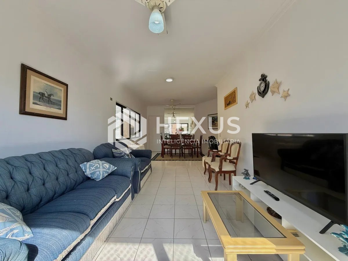 Foto 3 de Apartamento com varanda e lazer a 100m da praia nas Pitangueiras, Guarujá