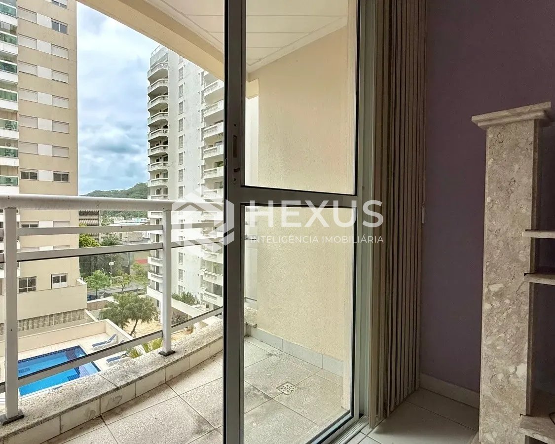 Foto 2 de Apartamento com varanda e lazer a 50m da praia nas Pitangueiras, Guarujá