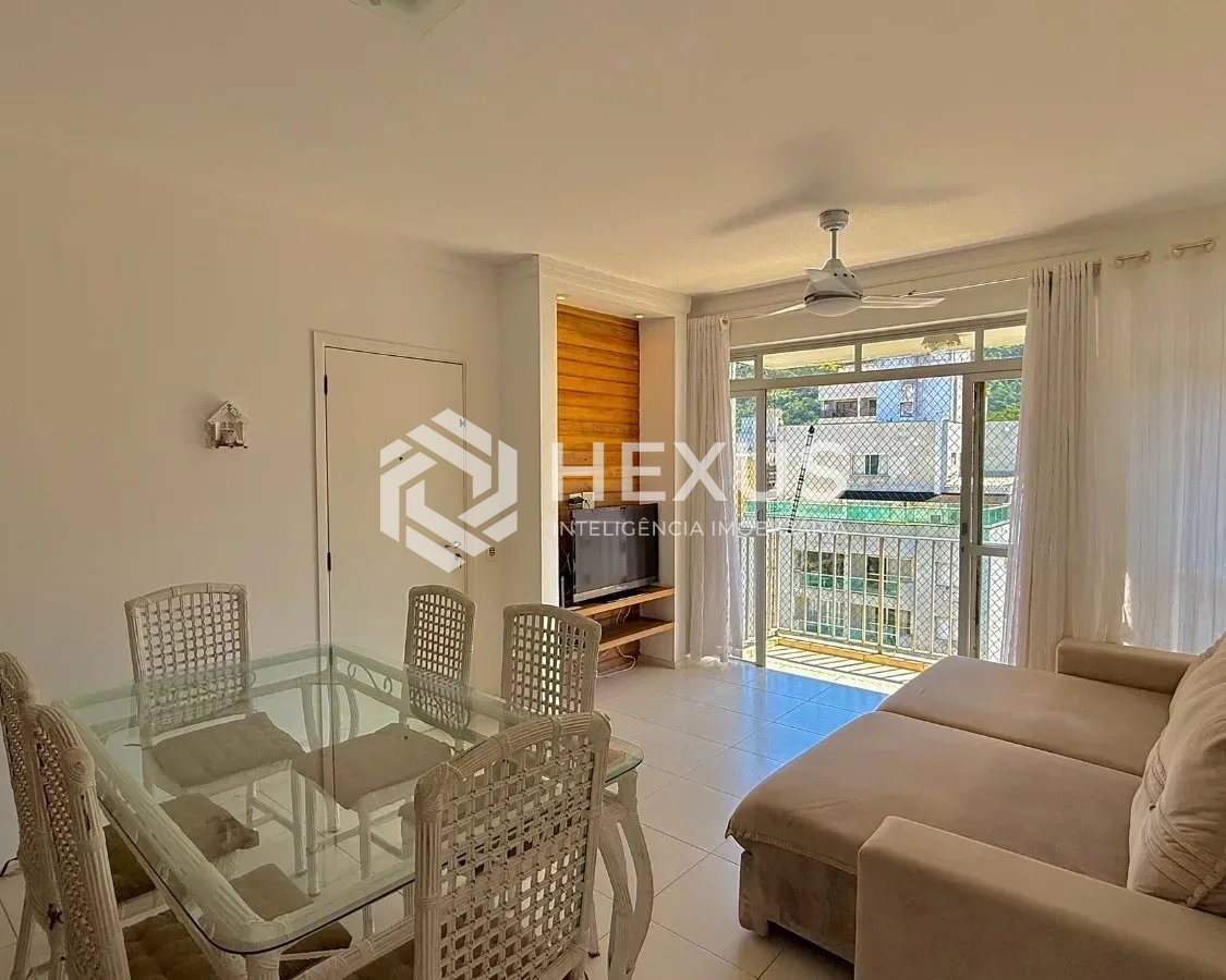 Foto 2 de Apartamento com varanda e lazer a 200m da praia nas Pitangueiras, Guarujá