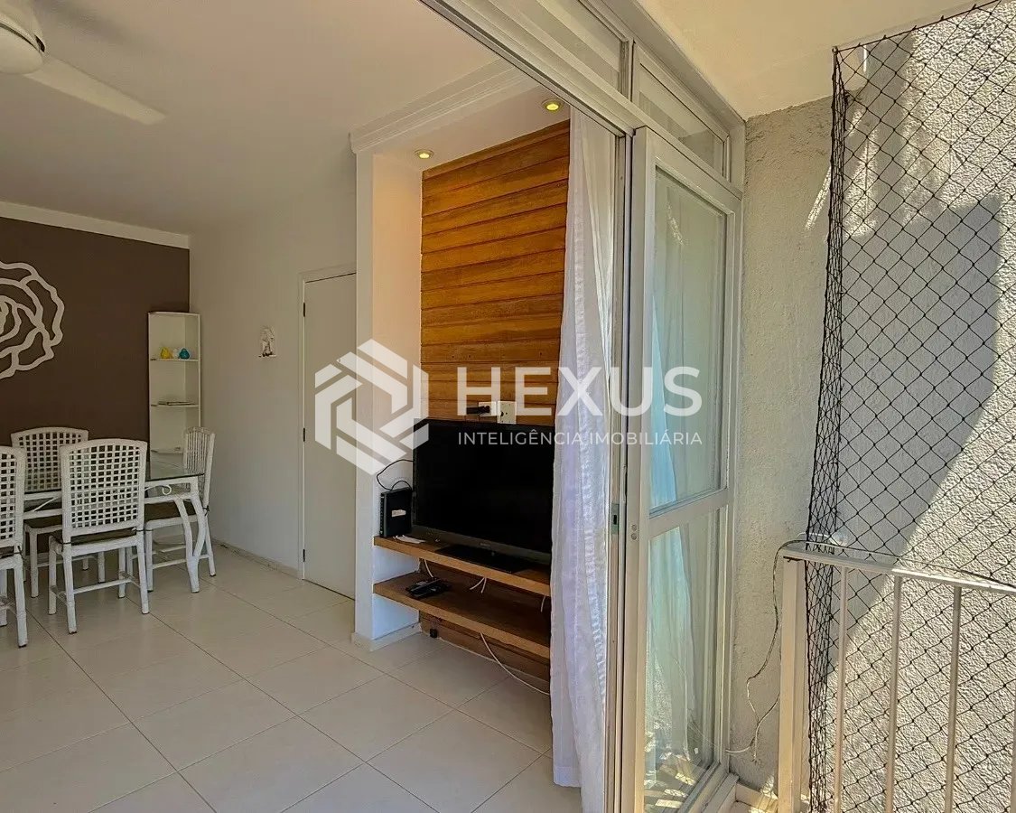 Foto 3 de Apartamento com varanda e lazer a 200m da praia nas Pitangueiras, Guarujá