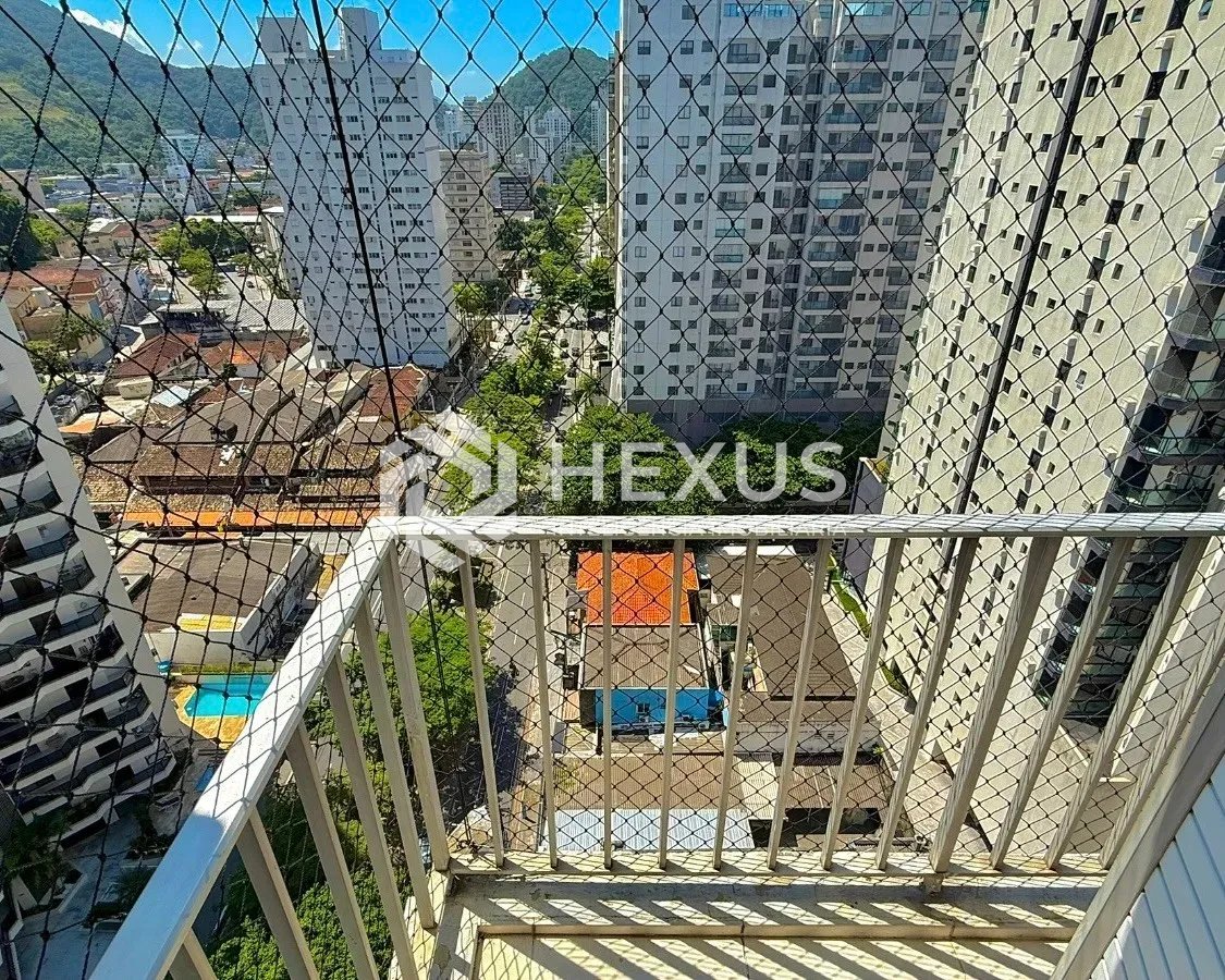 Foto 5 de Apartamento com varanda e lazer a 200m da praia nas Pitangueiras, Guarujá