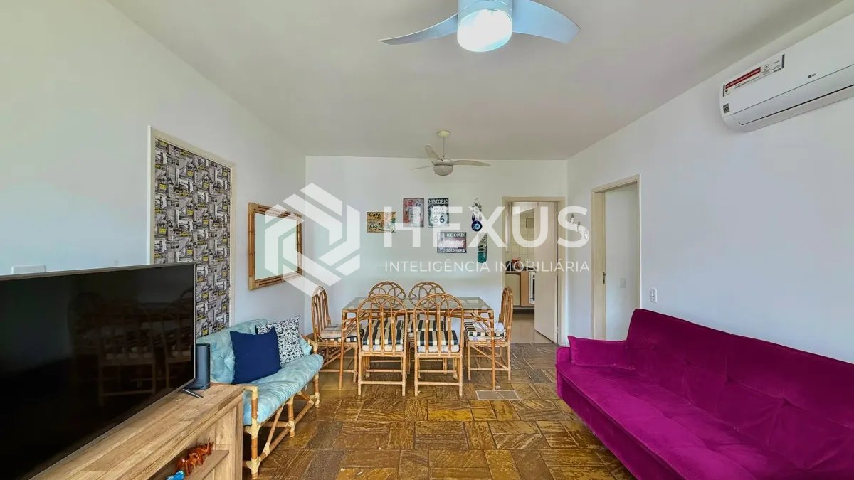 Foto 2 de Apartamento com varanda e lazer a 200m da praia nas Pitangueiras, Guarujá