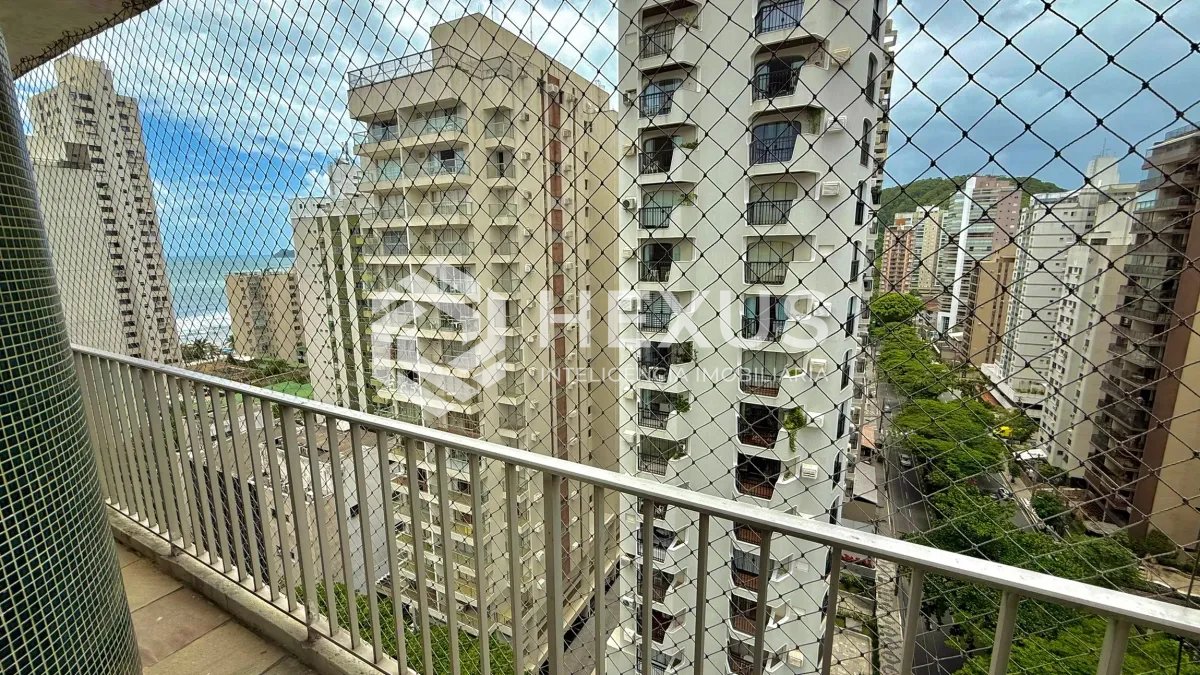 Foto 5 de Apartamento com varanda e lazer a 200m da praia nas Pitangueiras, Guarujá