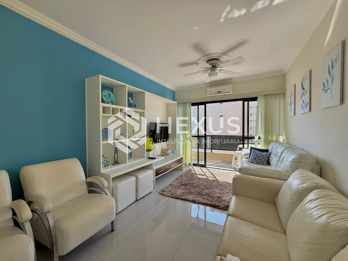 Foto 5 de Apartamento reformado com varanda e lazer a 100m da praia nas Pitangueiras, Guarujá
