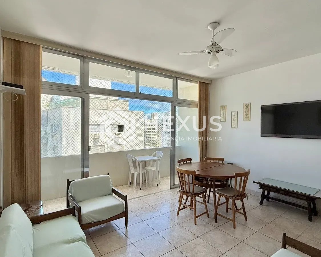 Foto 3 de Apartamento com varanda vista mar a 50m da praia nas Pitangueiras, Guarujá