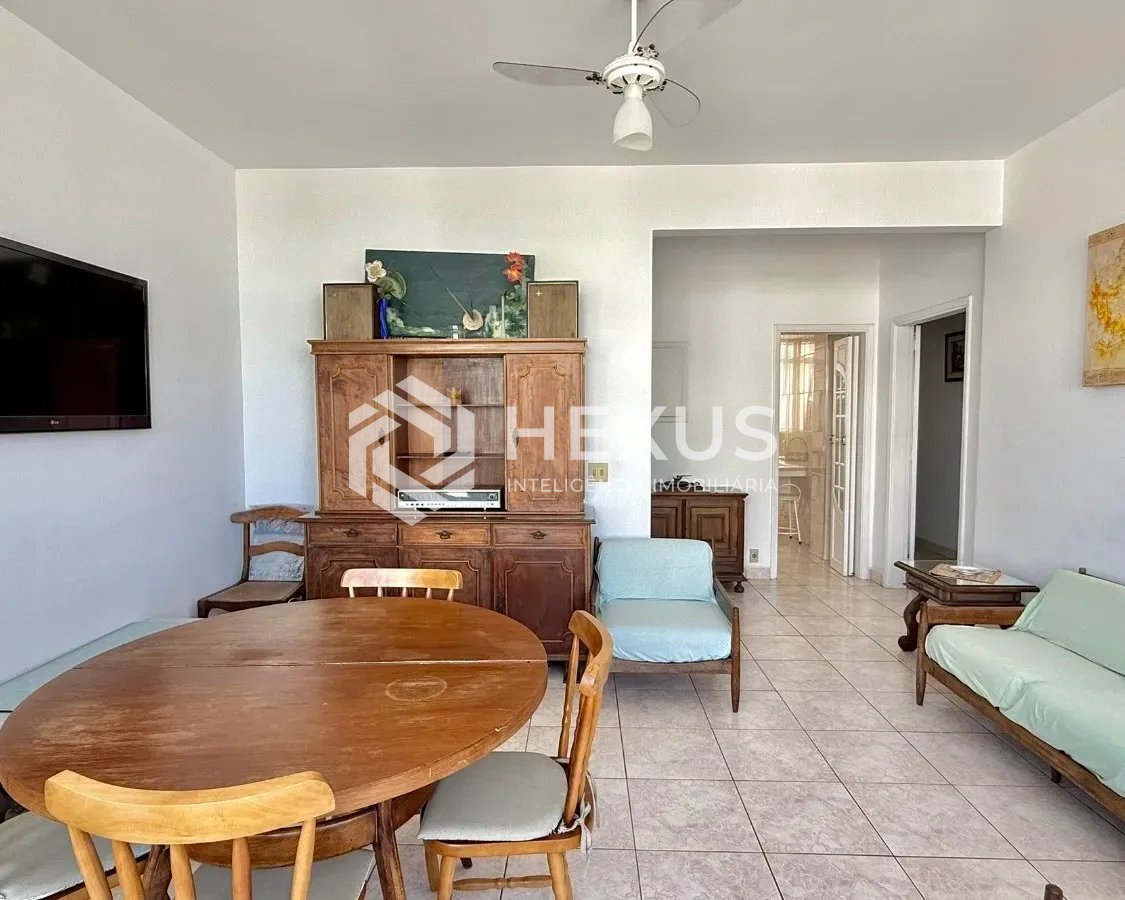 Foto 4 de Apartamento com varanda vista mar a 50m da praia nas Pitangueiras, Guarujá