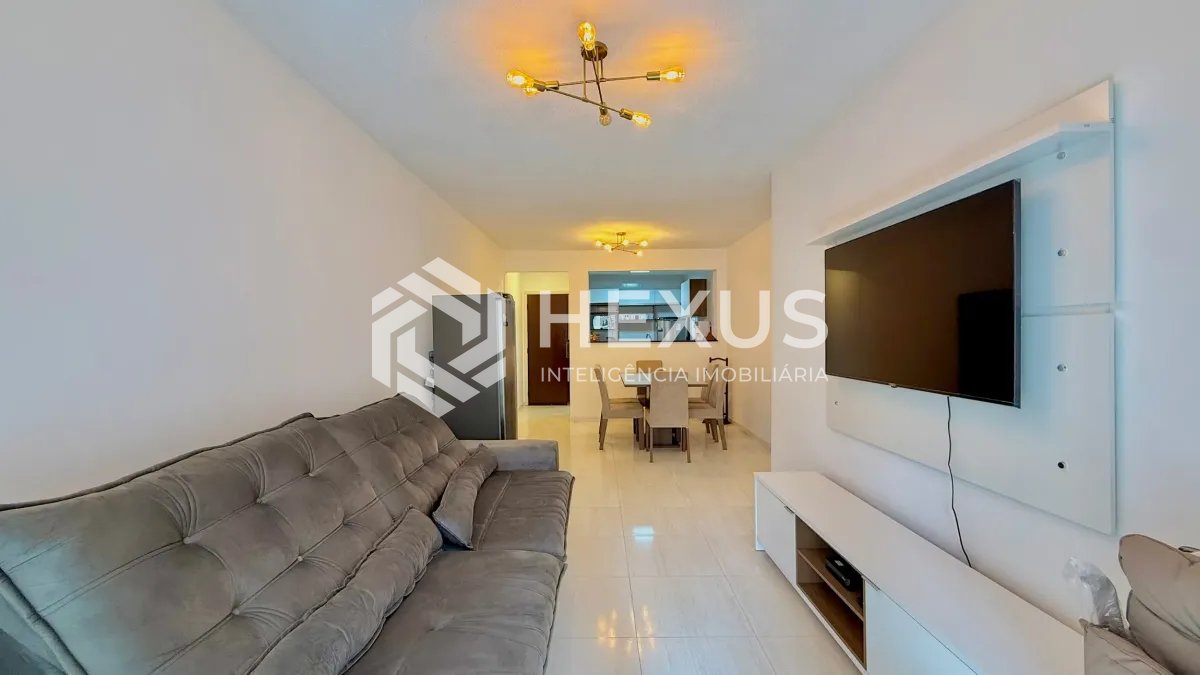 Foto 2 de Apartamento com varanda e lazer a 200m da praia nas Pitangueiras, Guarujá