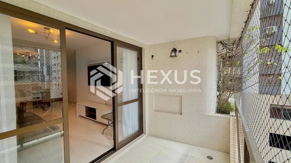 Foto 3 de Apartamento com varanda e lazer a 200m da praia nas Pitangueiras, Guarujá