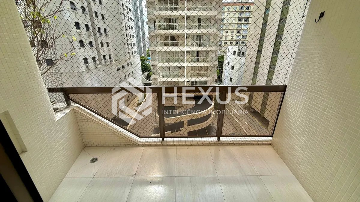 Foto 4 de Apartamento com varanda e lazer a 200m da praia nas Pitangueiras, Guarujá