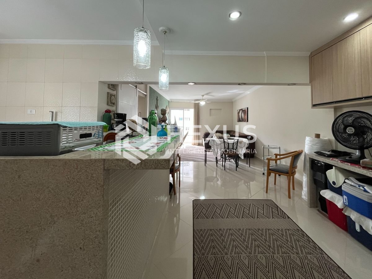 Foto 3 de Apartamento na quadra mar das Pitangueiras, com lazer e vaga à venda, Pitangueiras, Guarujá, SP