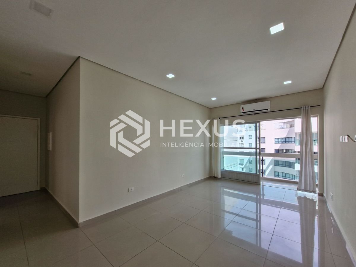 Foto 5 de Apartamento reformado com varanda vista mar a 1 quadra da praia nas Pitangueiras, Guarujá