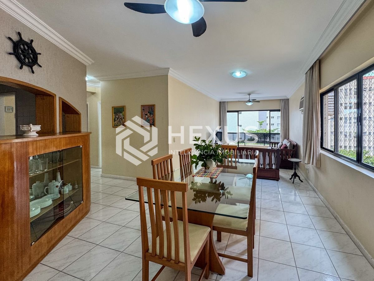 Foto 2 de Apartamento com varanda e lazer a 100m da praia nas Pitangueiras, Guarujá
