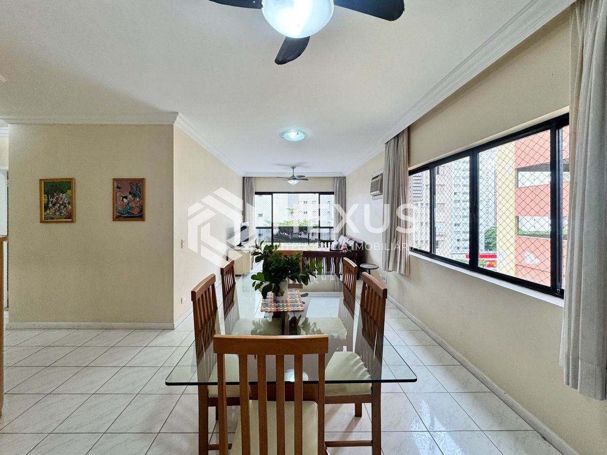 Foto 3 de Apartamento com varanda e lazer a 100m da praia nas Pitangueiras, Guarujá