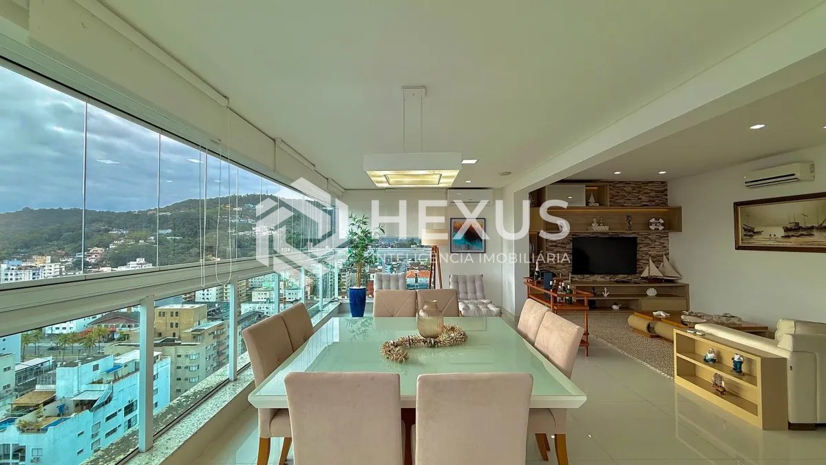 Foto 3 de Apartamento reformado com varanda vista mar e lazer a 300m da praia na Enseada, Guarujá