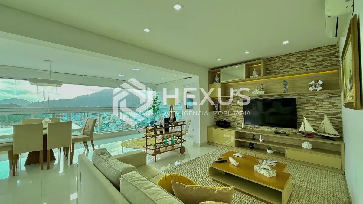 Foto 5 de Apartamento reformado com varanda vista mar e lazer a 300m da praia na Enseada, Guarujá