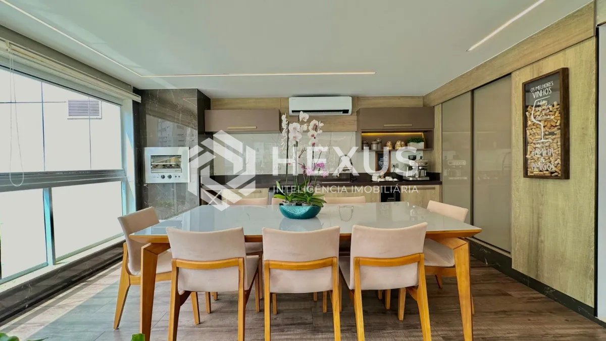 Foto 2 de Apartamento reformado com varanda gourmet e lazer a 150m da praia nas Pitangueiras, Guarujá