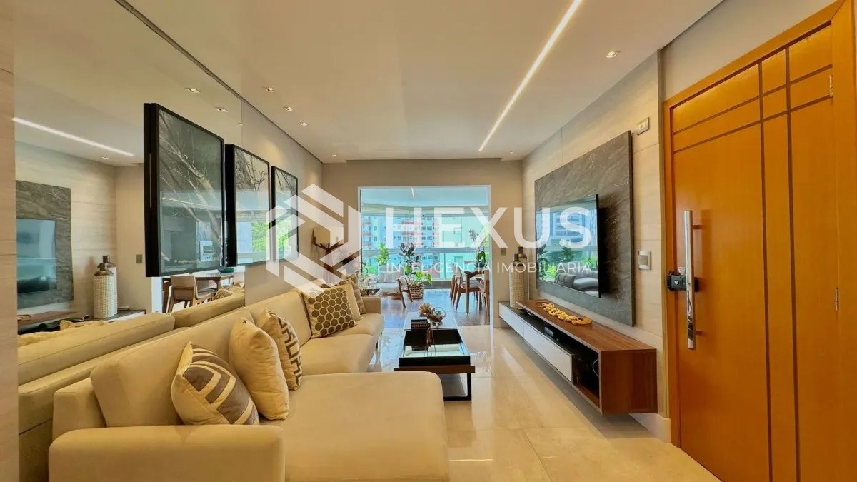 Foto 4 de Apartamento reformado com varanda gourmet e lazer a 150m da praia nas Pitangueiras, Guarujá