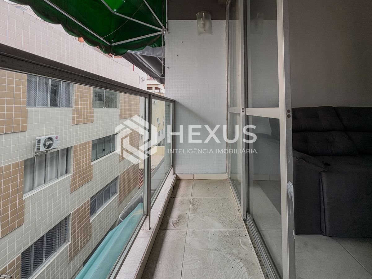 Foto 4 de Apartamento com varanda e lazer a 300m da praia na Enseada, Guarujá