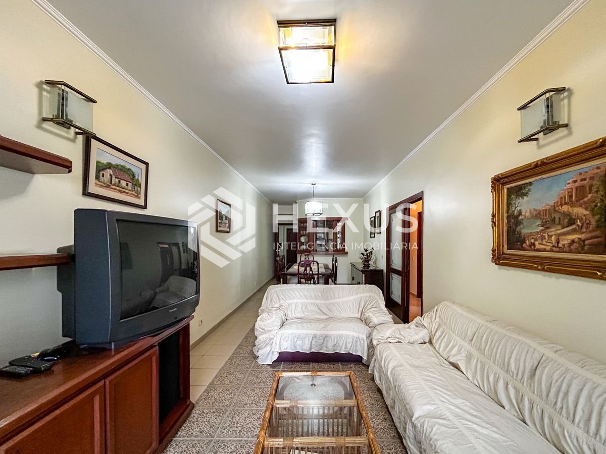 Foto 2 de Apartamento com varanda a 250m da praia na Enseada, Guarujá