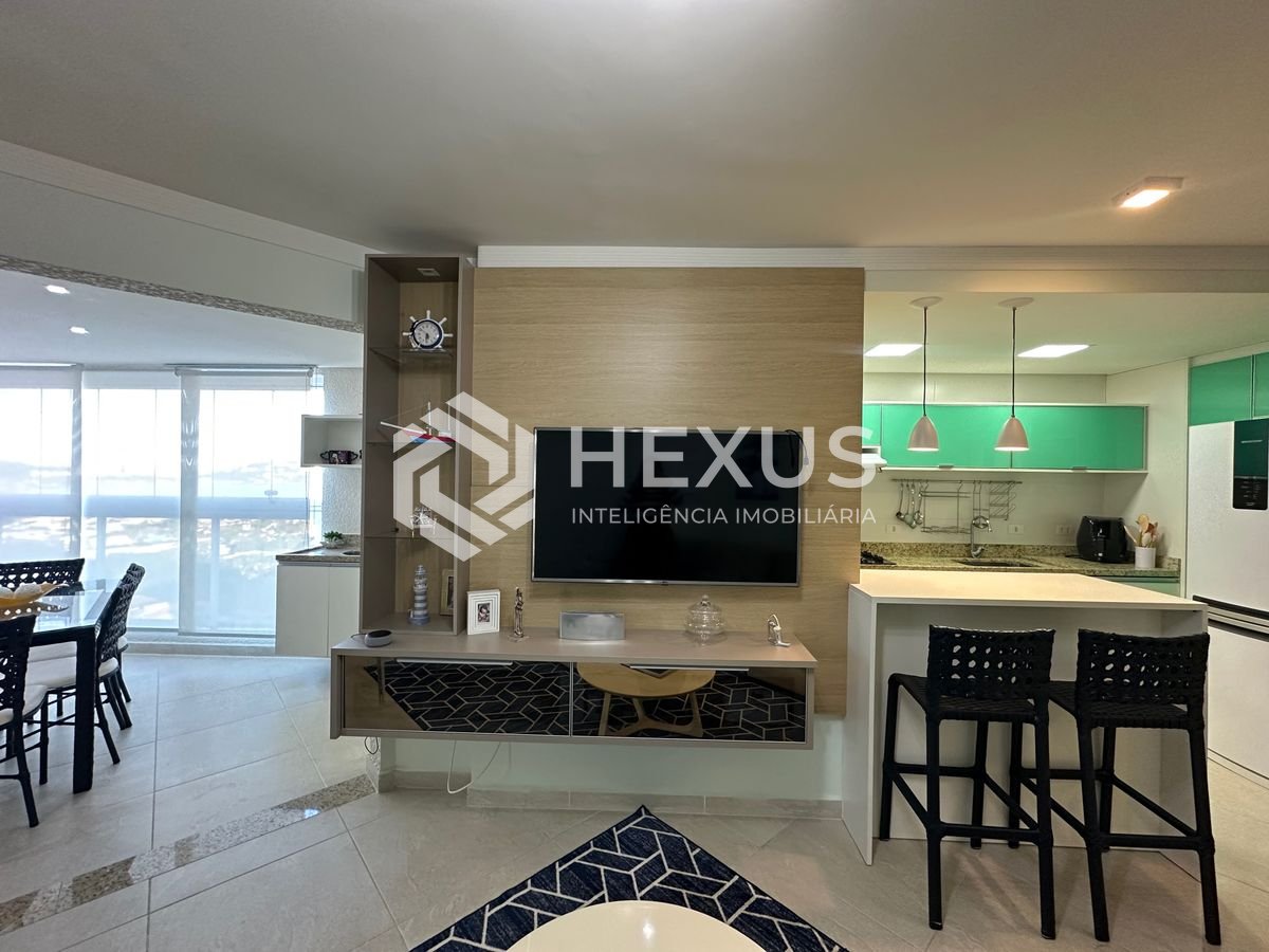 Foto 4 de Apartamento reformado com varanda gourmet vista mar e lazer a 450m da praia na Enseada, Guarujá