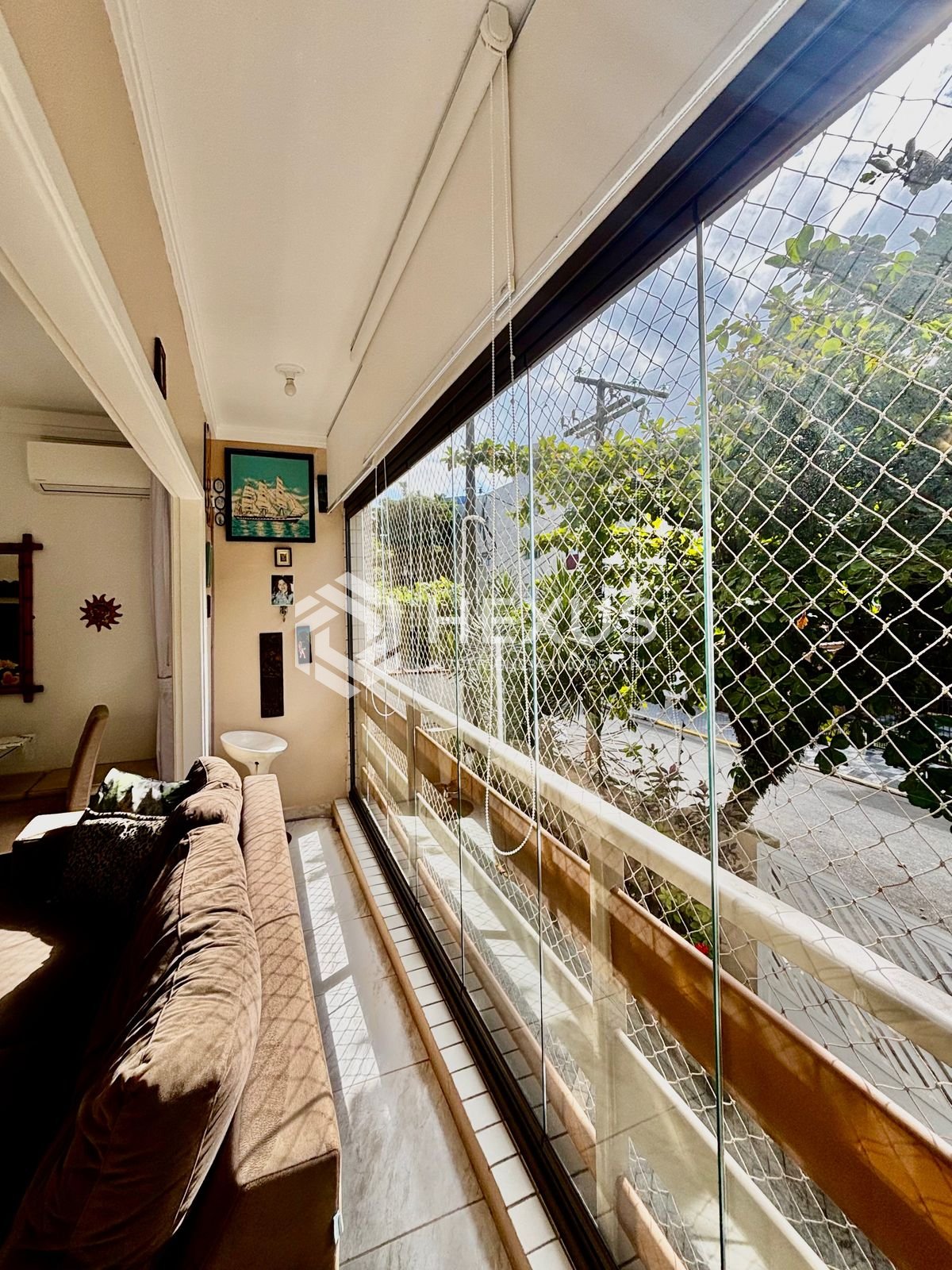 Foto 2 de Apartamento com varanda e lazer a 100m da praia no Tombo, Guarujá