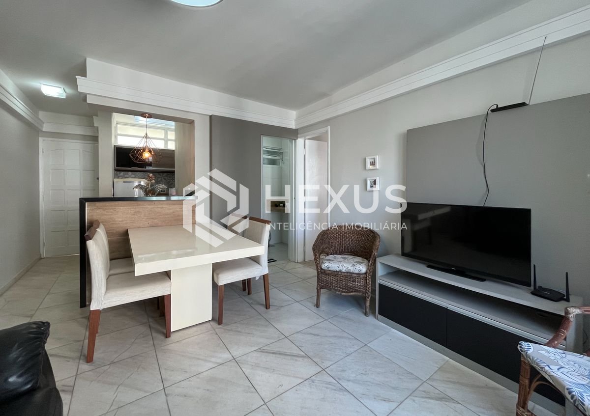 Foto 5 de Apartamento reformado com varanda vista mar na beira mar da praia nas Pitangueiras, Guarujá