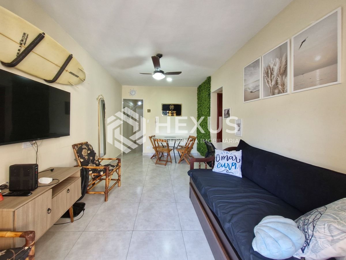 Foto 2 de Apartamento com varanda na quadra mar da praia nas Pitangueiras, Guarujá