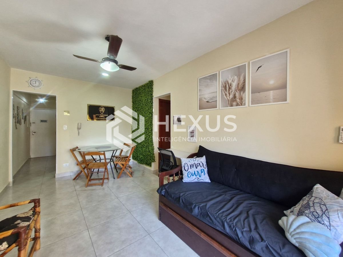 Foto 4 de Apartamento com varanda na quadra mar da praia nas Pitangueiras, Guarujá