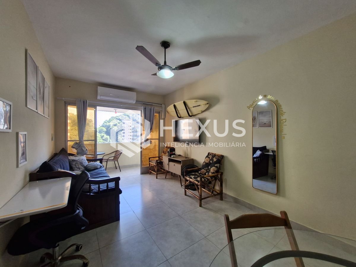 Foto 5 de Apartamento com varanda na quadra mar da praia nas Pitangueiras, Guarujá