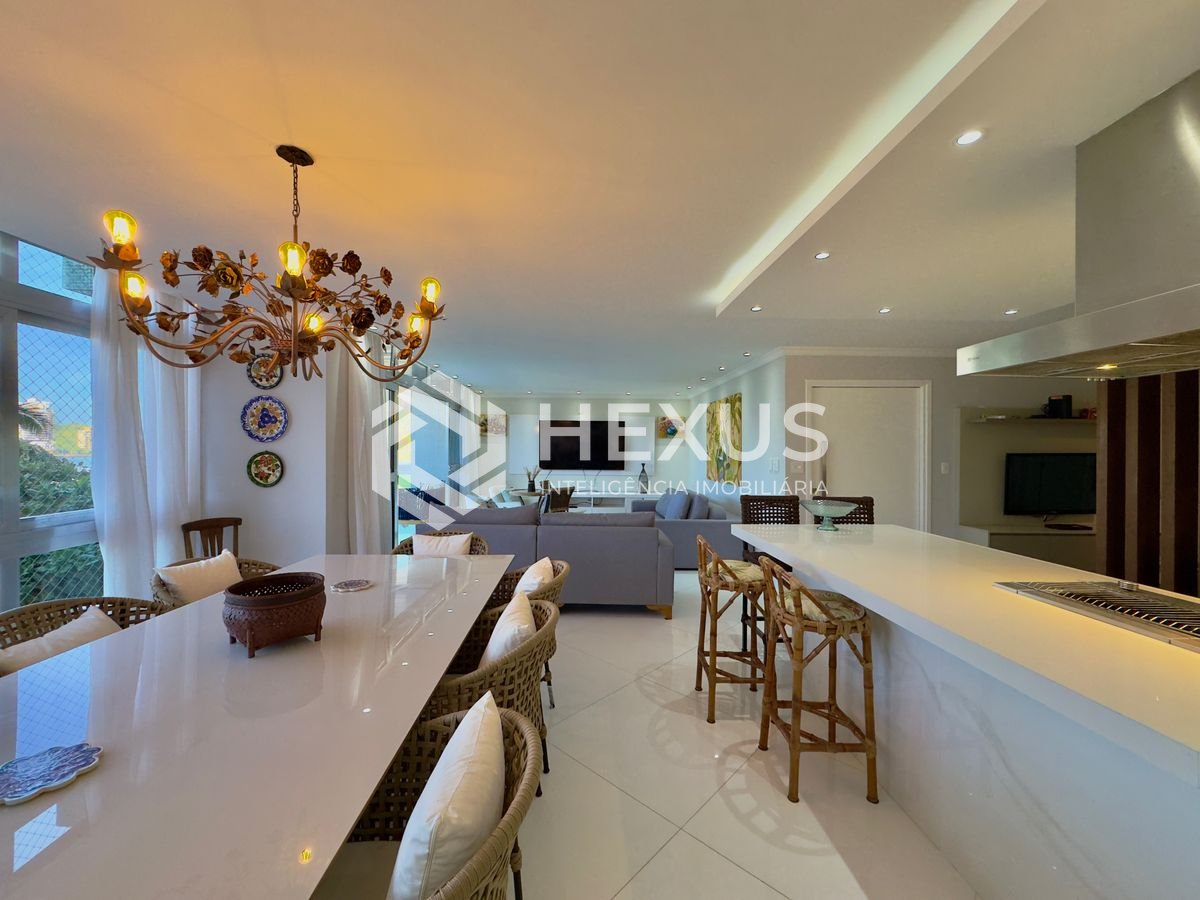 Foto 4 de Apartamento reformado frente mar com varanda vista mar e lazer nas Pitangueiras, Guarujá