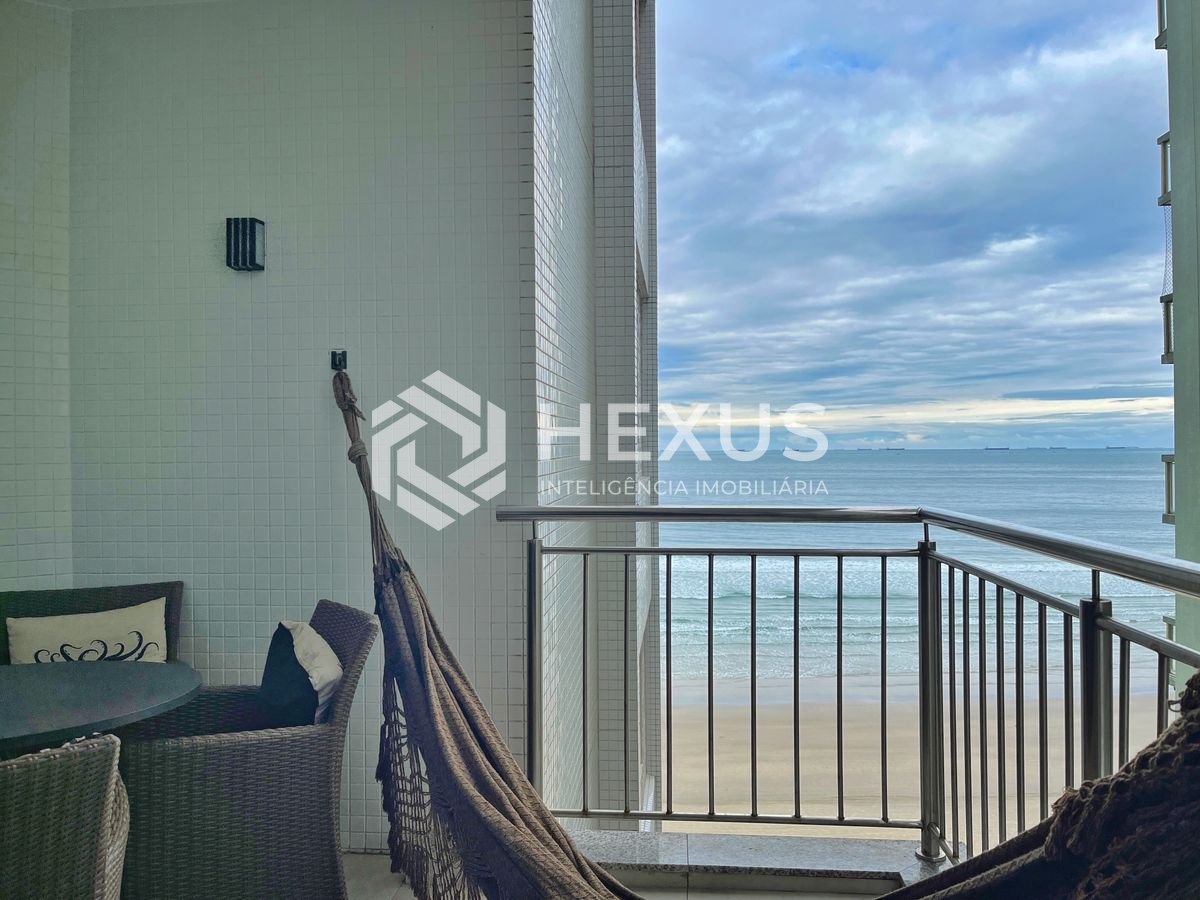 Foto 2 de Apartamento  á venda com varanda e vista para o mar na Praia das Pitangueiras.