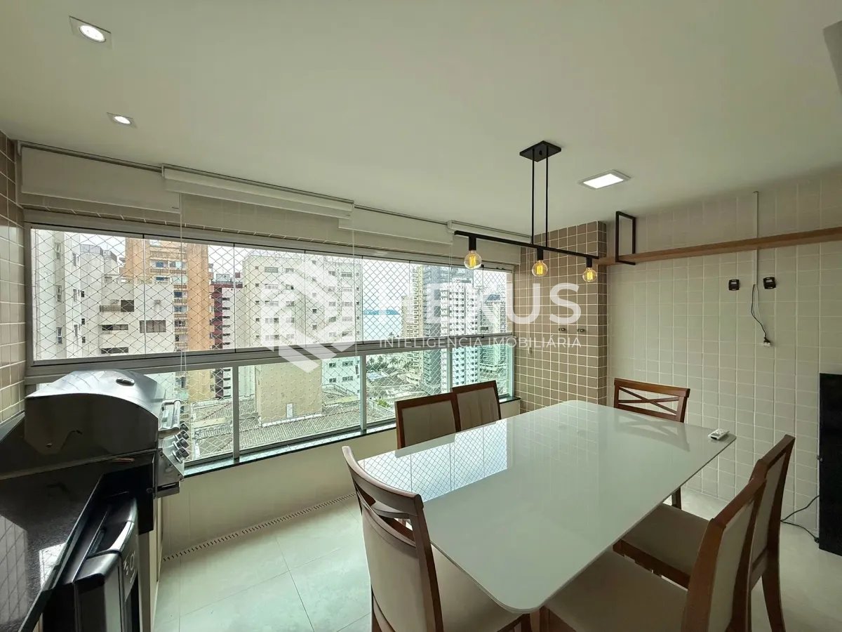 Foto 3 de Apartamento reformado com varanda gourmet e lazer a 100m da praia no Jardim Astúrias, Guarujá