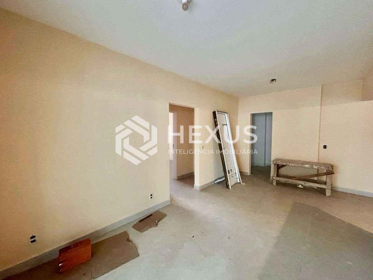Foto 4 de Apartamento reformado com varanda gourmet vista mar com lazer a 1 quadra da praia no Jardim Astúrias à venda, Guarujá-SP.