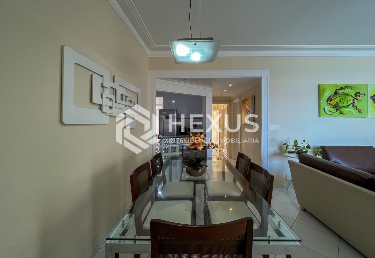 Foto 4 de Apartamento reformado frente mar com varanda vista mar nas Pitangueiras, Guarujá