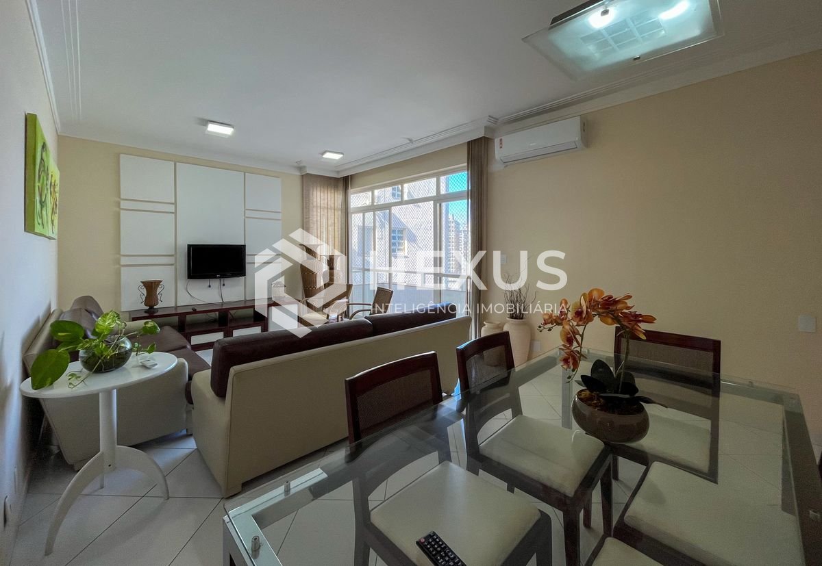 Foto 5 de Apartamento reformado frente mar com varanda vista mar nas Pitangueiras, Guarujá