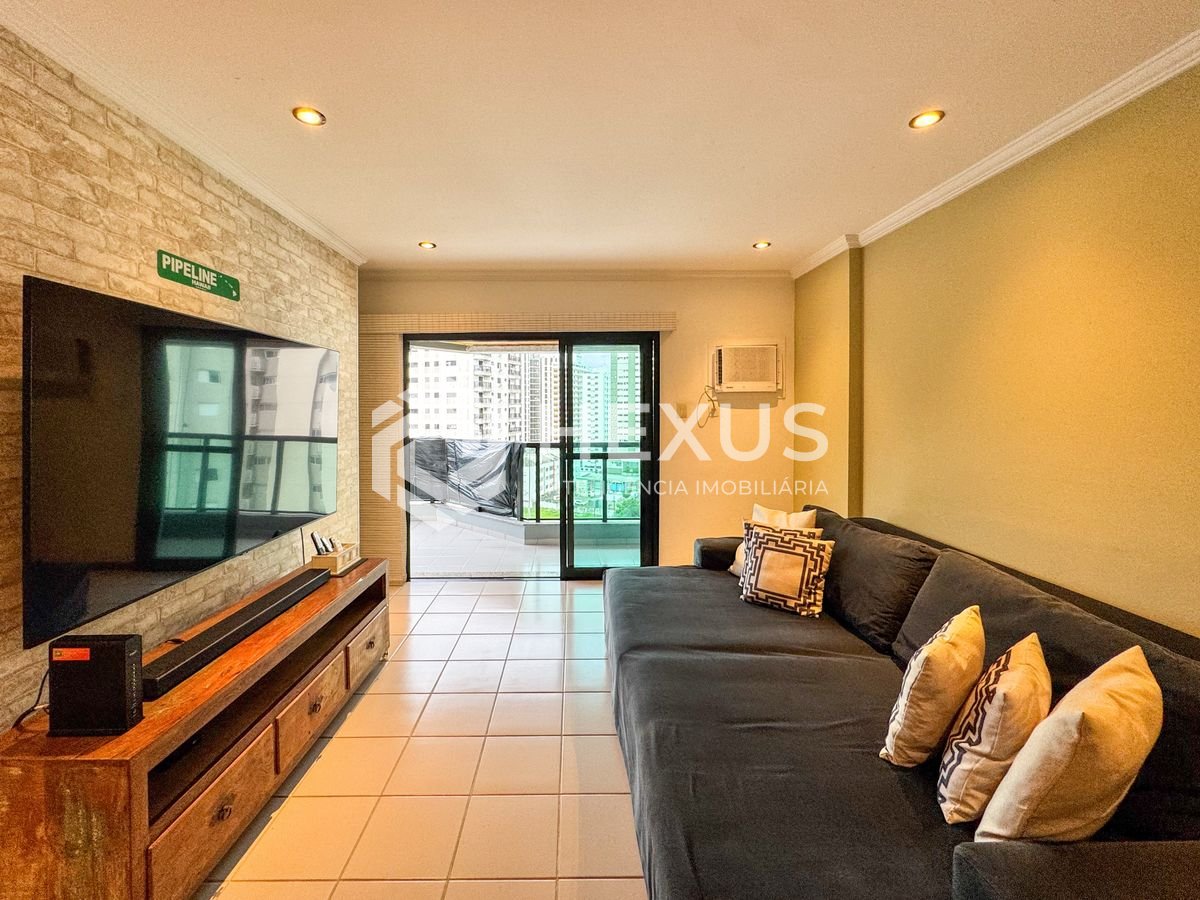 Foto 3 de Apartamento reformado com varanda e lazer no Jardim Astúrias, Guarujá