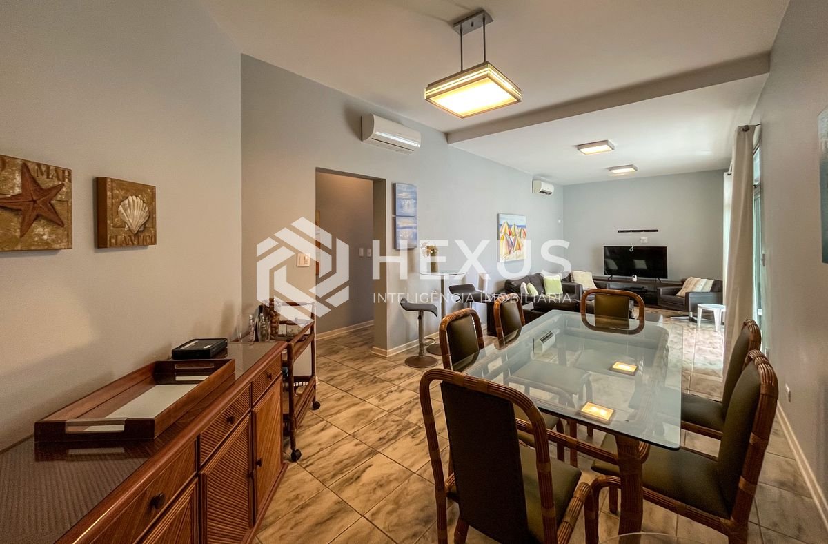 Foto 3 de Apartamento com varanda e lazer na Enseada, Guarujá