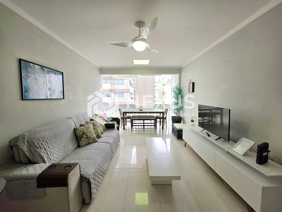 Foto 2 de Apartamento reformado com varanda vista mar a 1 quadra da praia nas Pitangueiras, Guarujá