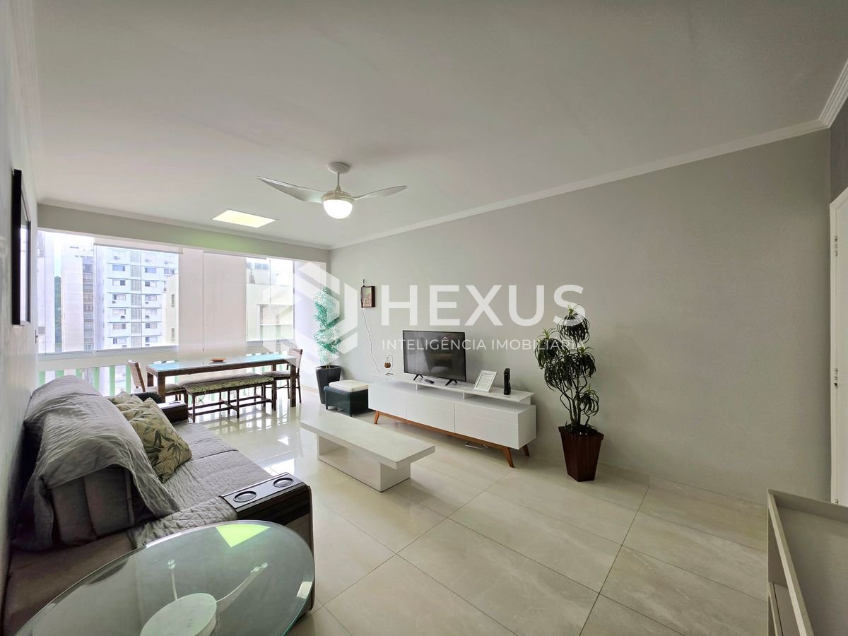 Foto 4 de Apartamento reformado com varanda vista mar a 1 quadra da praia nas Pitangueiras, Guarujá