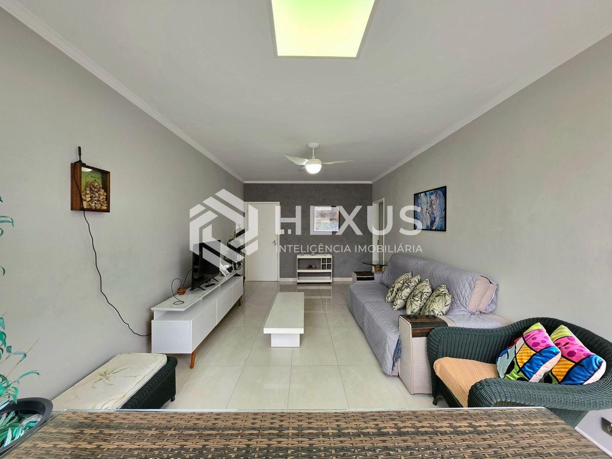 Foto 3 de Apartamento reformado com varanda vista mar a 1 quadra da praia nas Pitangueiras, Guarujá