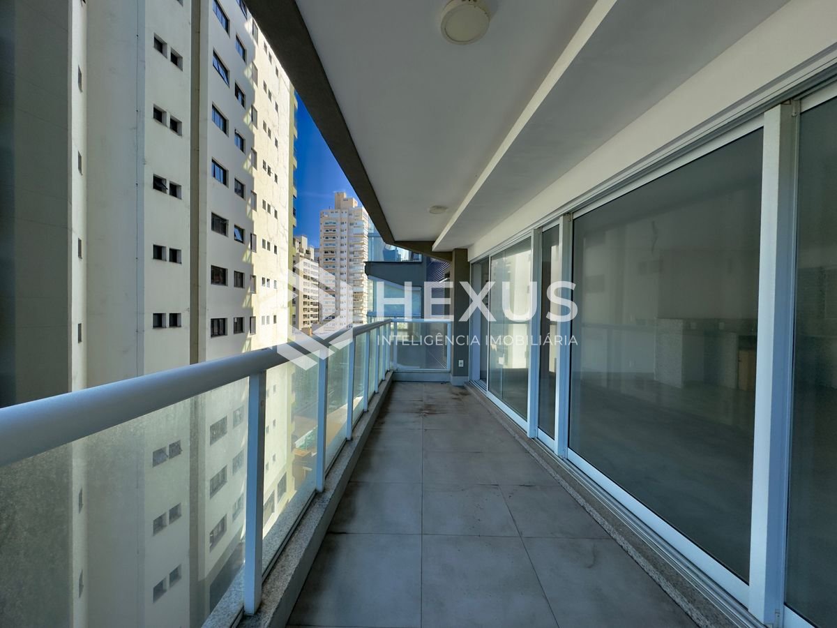 Foto 2 de Apartamento com varanda gourmet e lazer na beira mar da praia no Jardim Astúrias, Guarujá
