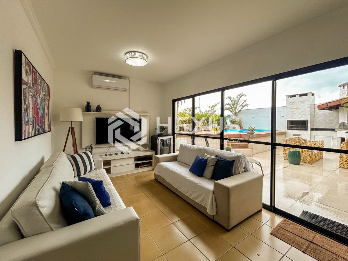 Foto 4 de Apartamento com varanda a 300m da praia na Enseada, Guarujá