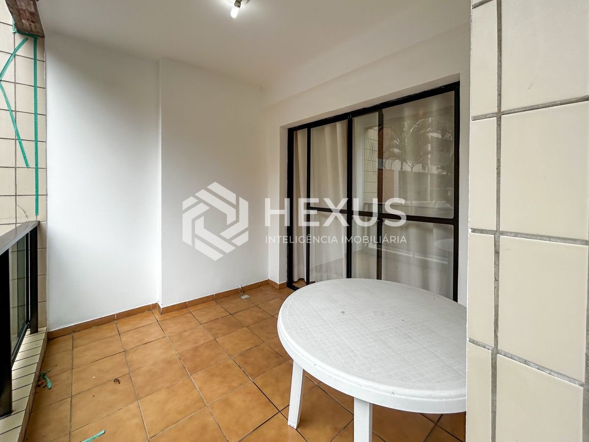 Foto 4 de Apartamento com varanda a 300m da praia na Enseada, Guarujá