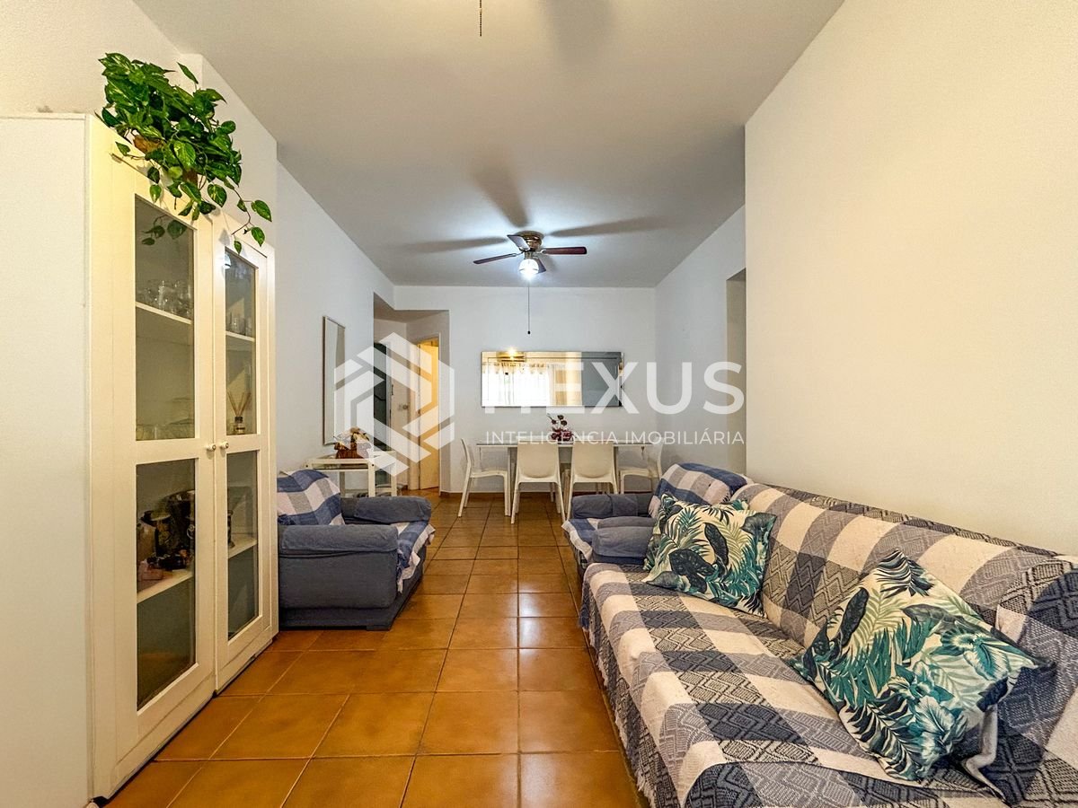 Foto 2 de Apartamento com varanda a 300m da praia na Enseada, Guarujá